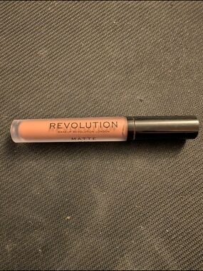 Revolution Matte Liquid Lipstick - Nude Peach